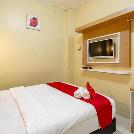 Hotel Reddoorz Near Dino Park à Malang Extérieur photo