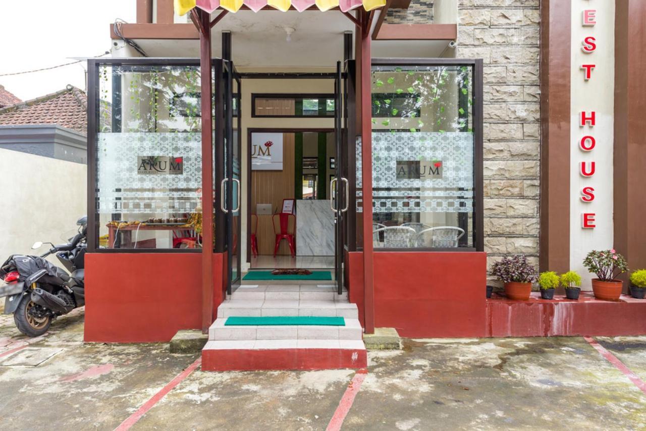 Hotel Reddoorz Near Dino Park à Malang Extérieur photo