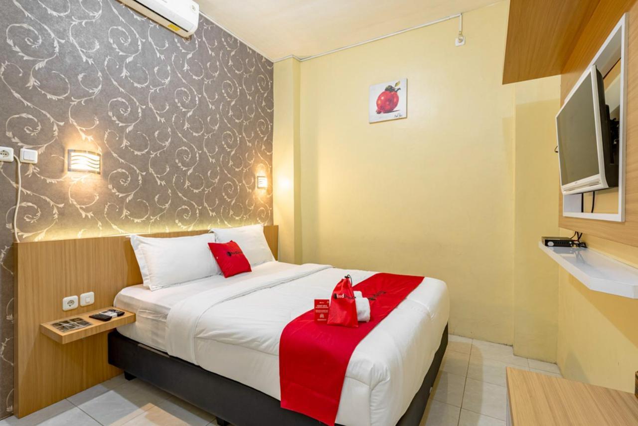 Hotel Reddoorz Near Dino Park à Malang Extérieur photo